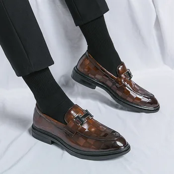 Кафяви класически мъжки обувки с перфорации тип 