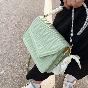 Дамски Плиссированная Малка Квадратна чанта с перлената на веригата, Дамски Брандираната Дизайнерска Кожена чанта за подмишниците 2023, Модни однотонная чанта